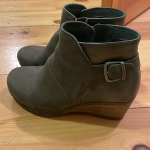 Dansko ankle wedge bootie - grey